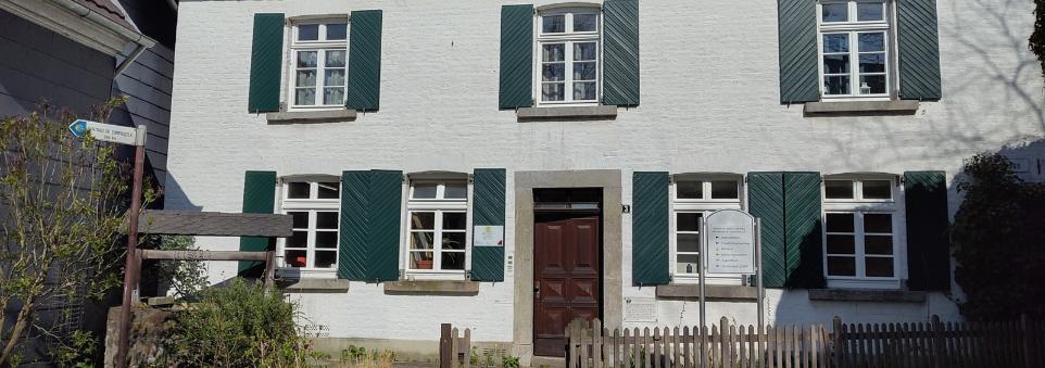 Frontansicht der Bücherei